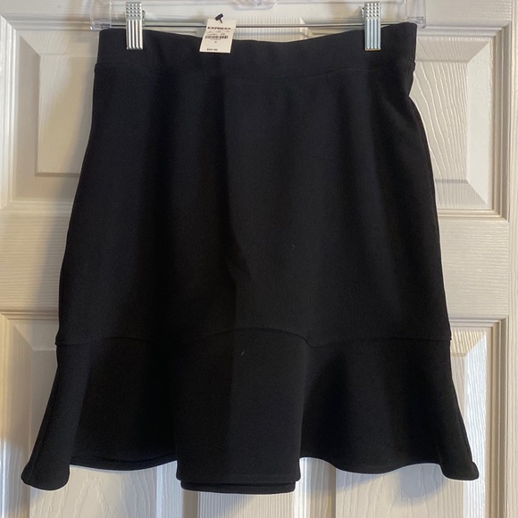 Express Dresses & Skirts - Express High Waisted Ruffle Mini Skirt 🖤🤩